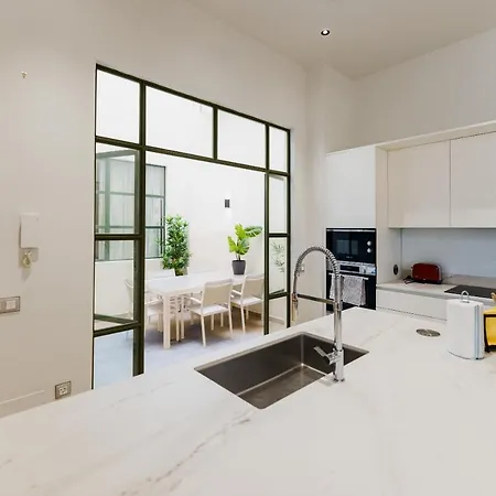 Centrico Y Moderno Junto Al Parque Apartamento